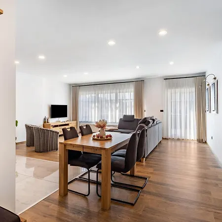 Sophie Stecker דירה